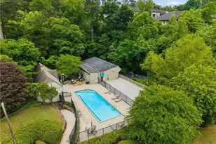 327 Lakemoore Dr, Atlanta, GA 30342 - Photo 41