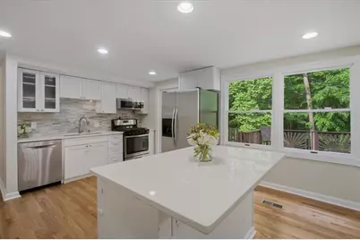 9470 Hillside Drive, Roswell, GA 30076 - Photo 11