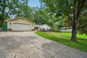 1372 Crooked Tree Ct SW, Lilburn, GA 30047 - Photo 3