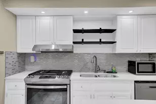 9665 N Pond Cir, Roswell, GA 30076 - Photo 13