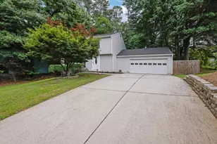 9665 N Pond Cir, Roswell, GA 30076 - Photo 3