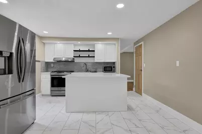 9665 N Pond Circle, Roswell, GA 30076 - Photo 11