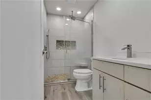 5641 Kingsport Dr, Atlanta, GA 30342 - Photo 21