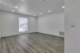 5641 Kingsport Dr, Atlanta, GA 30342 - Photo 5