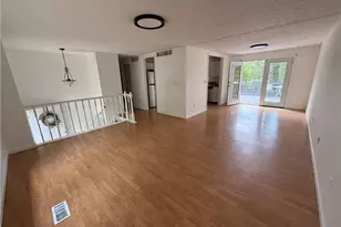 10415 Plantation Bridge Dr, Alpharetta, GA 30022 - Photo 5
