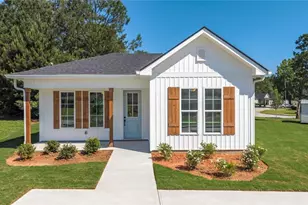 613 River Dr, Carrollton, GA 30117 - Photo 1