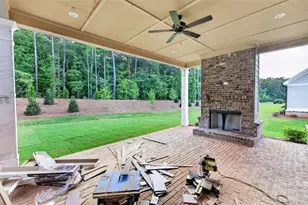 371 Lk Vis Dr, Statham, GA 30666 - Photo 9