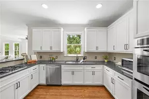 200 York Town Cir, Johns Creek, GA 30097 - Photo 15