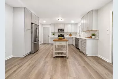 61 Barrett Circle SE, Marietta, GA 30060 - Photo 3