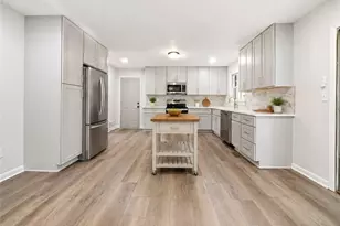 61 Barrett Cir SE, Marietta, GA 30060 - Photo 3