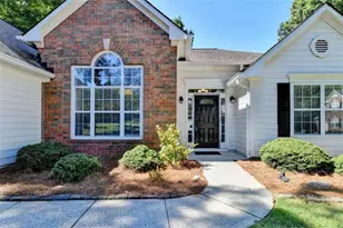 572 Staghorn Ln, Suwanee, GA 30024 - Photo 5
