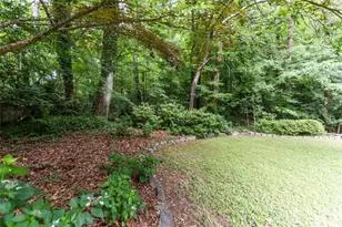 1025 Vistavia Cir, Decatur, GA 30033 - Photo 11
