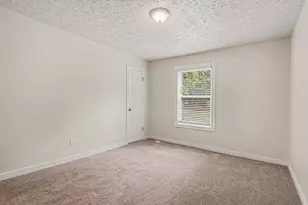 3985 Lookout Point Dr, Marietta, GA 30066 - Photo 9
