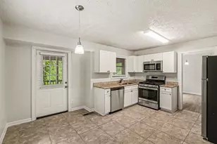 3985 Lookout Point Dr, Marietta, GA 30066 - Photo 7