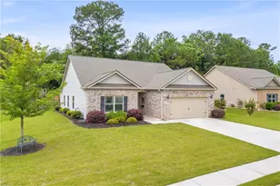 817 Hidden Hollow Cir, Commerce, GA 30529 - Photo 3