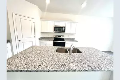 303 Hyde Park, Winder, GA 30680 - Photo 7