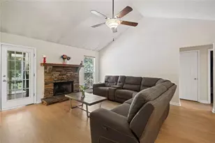 408 Strathmore Dr, Sharpsburg, GA 30277 - Photo 5