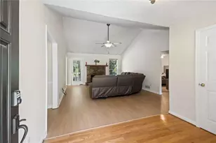 408 Strathmore Dr, Sharpsburg, GA 30277 - Photo 3