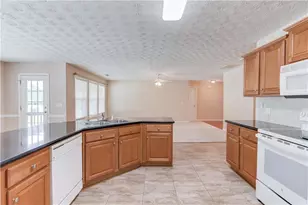 69 Clubhouse Dr, Jefferson, GA 30549 - Photo 13