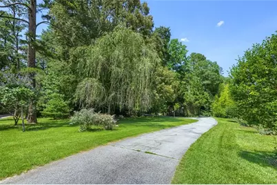 2742 Cliffview Drive SW, Lilburn, GA 30047 - Photo 31