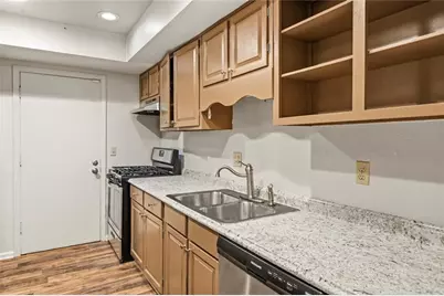 6851 Roswell Road #D-15, Sandy Springs, GA 30328 - Photo 9