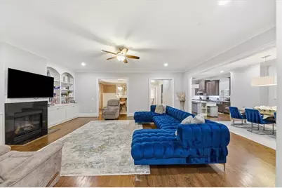 1041 Pine Grove Avenue NE, Atlanta, GA 30319 - Photo 13
