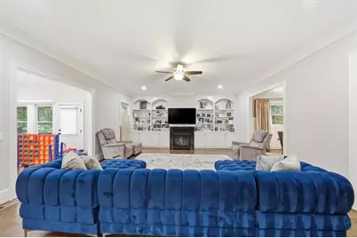 1041 Pine Grove Avenue NE, Atlanta, GA 30319 - Photo 15