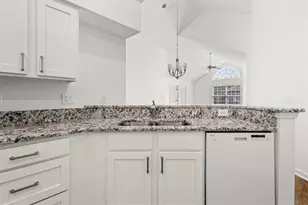 1305 Village Ln, Roswell, GA 30075 - Photo 13