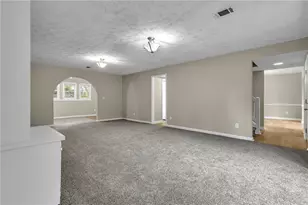 8673 Plumtree Dr, Riverdale, GA 30274 - Photo 17