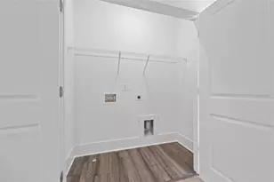1516 Parks Edge Ln, Atlanta, GA 30318 - Photo 17