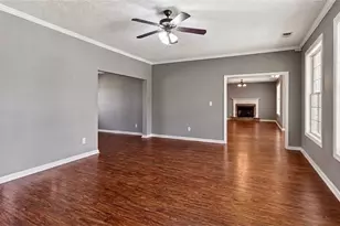 310 Persimmon Dr, Sharpsburg, GA 30277 - Photo 13
