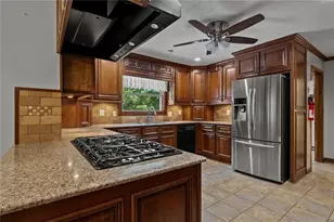 124 Shadow Lake Dr SW, Lilburn, GA 30047 - Photo 11