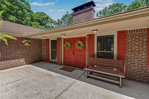 124 Shadow Lake Dr SW, Lilburn, GA 30047 - Photo 3