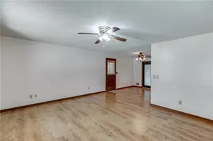 9625 Manor Ln, Gainesville, GA 30506 - Photo 5