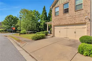 566 Jody Pl, Lilburn, GA 30047 - Photo 5