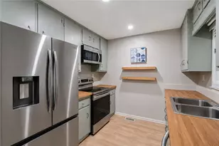 16 Holly Downs Ct NW, Atlanta, GA 30318 - Photo 9