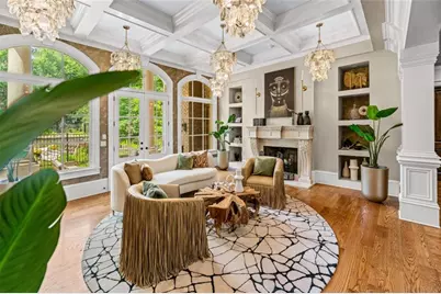 453 Londonberry Road, Sandy Springs, GA 30327 - Photo 9