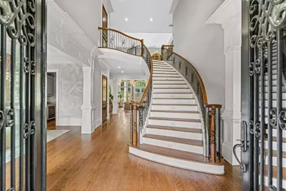 453 Londonberry Road, Sandy Springs, GA 30327 - Photo 3