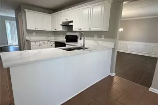 6424 Castle Ct Way, Lithonia, GA 30058 - Photo 5