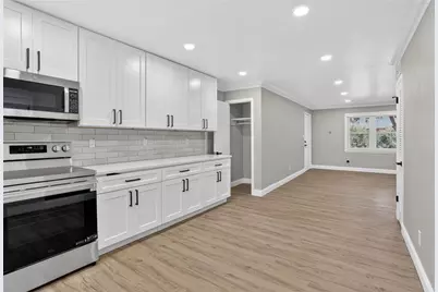 3510 Roswell Road NW #E2, Atlanta, GA 30305 - Photo 9