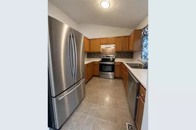 828 Tradd Court, Stone Mountain, GA 30087 - Photo 5