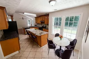 3565 Manchester Dr, Lawrenceville, GA 30044 - Photo 3