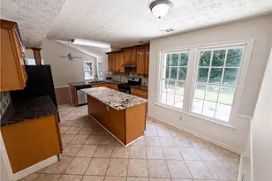 3565 Manchester Dr, Lawrenceville, GA 30044 - Photo 9