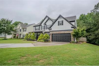 1527 Washington Rose Avenue, Hoschton, GA 30548 - Photo 1