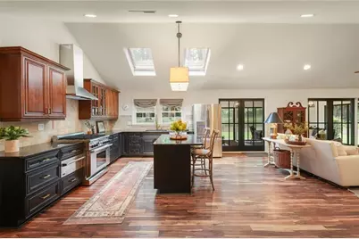 5680 Lake Forrest Drive NW, Sandy Springs, GA 30342 - Photo 11