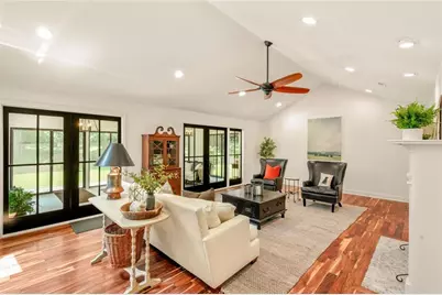 5680 Lake Forrest Drive NW, Sandy Springs, GA 30342 - Photo 7