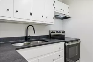4913 Bartlett Rd, Forest Park, GA 30297 - Photo 11