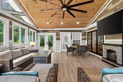 505 Wyncourtney Drive, Sandy Springs, GA 30328 - Photo 9
