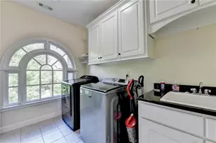 11037 Estates Cir, Alpharetta, GA 30022 - Photo 17
