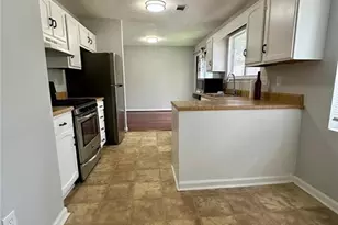 824 Greenhedge Dr, Stone Mountain, GA 30088 - Photo 5